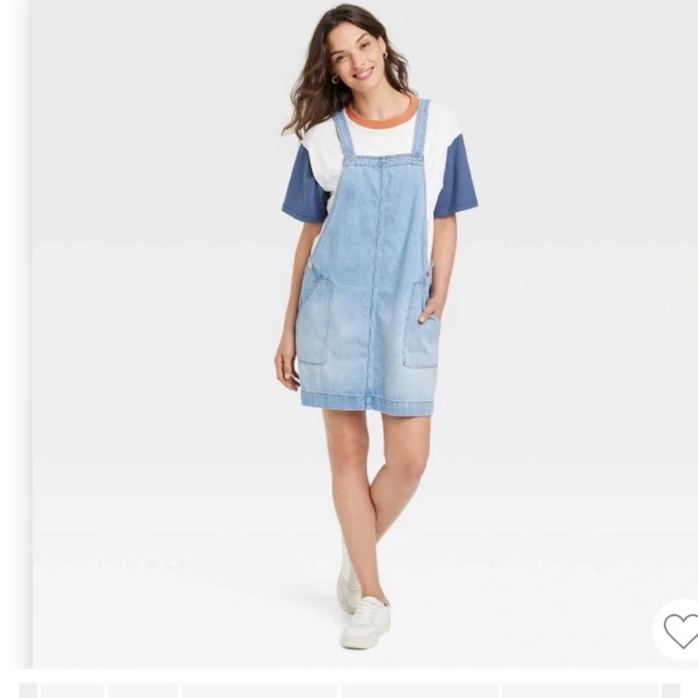 Universal thread woman’s Jean bib overall dress. Light wash NWT various sizes - Picture 1 of 3